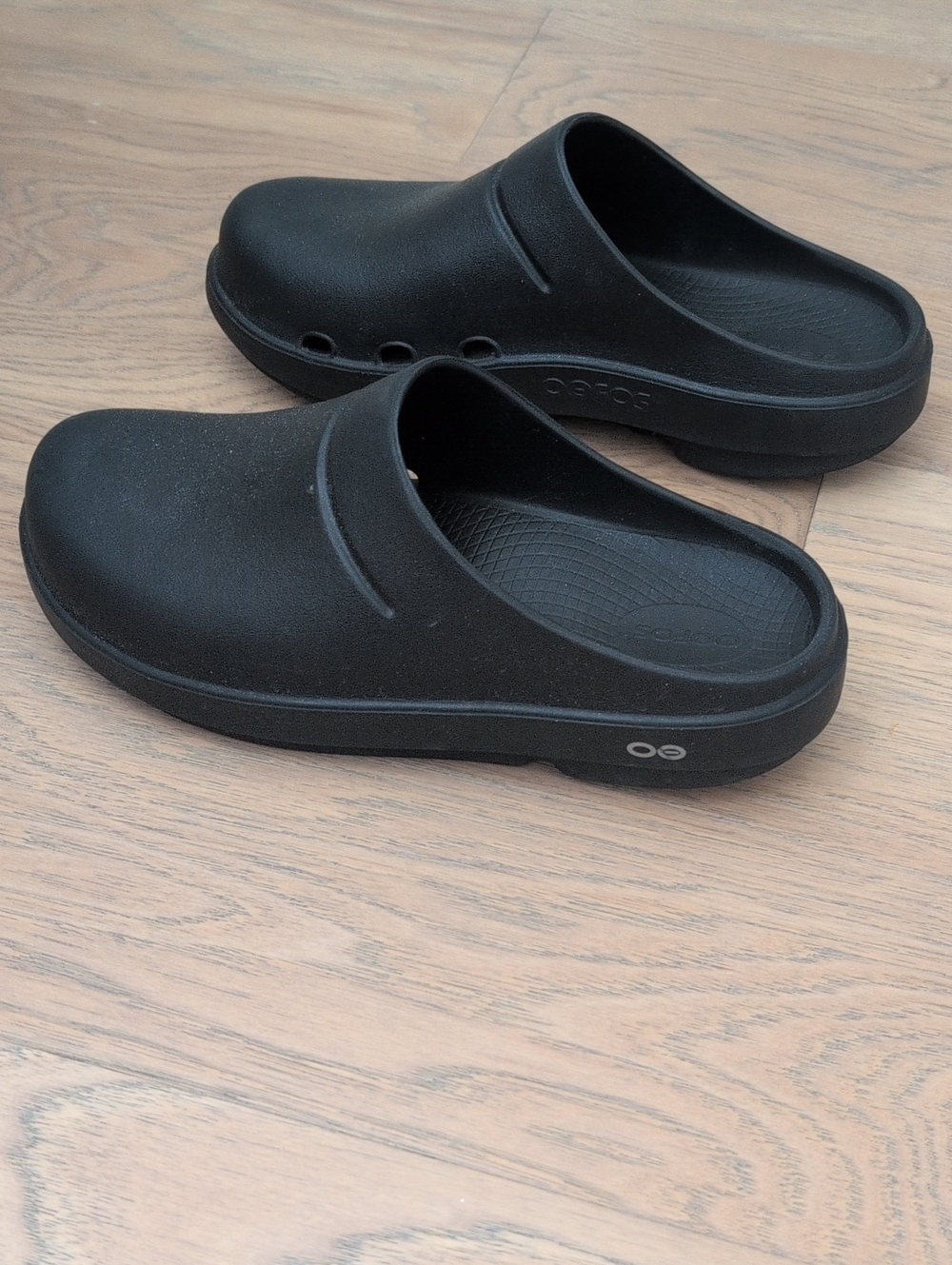 OOFOS Men's Black Slip-On Recovery Clogs Size M 8 W 10 EU41
